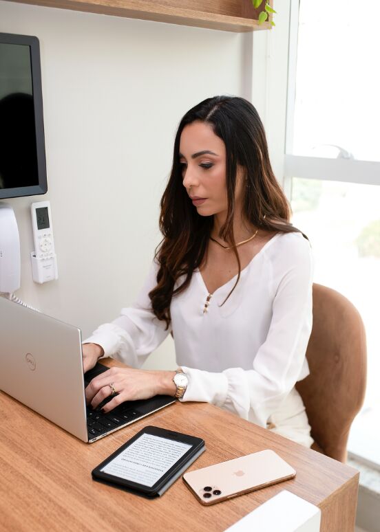 Michelle Santos - UNA Hipnoterapia Clínica